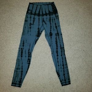 Lululemon Women's 6 Green/black Workout Leggings